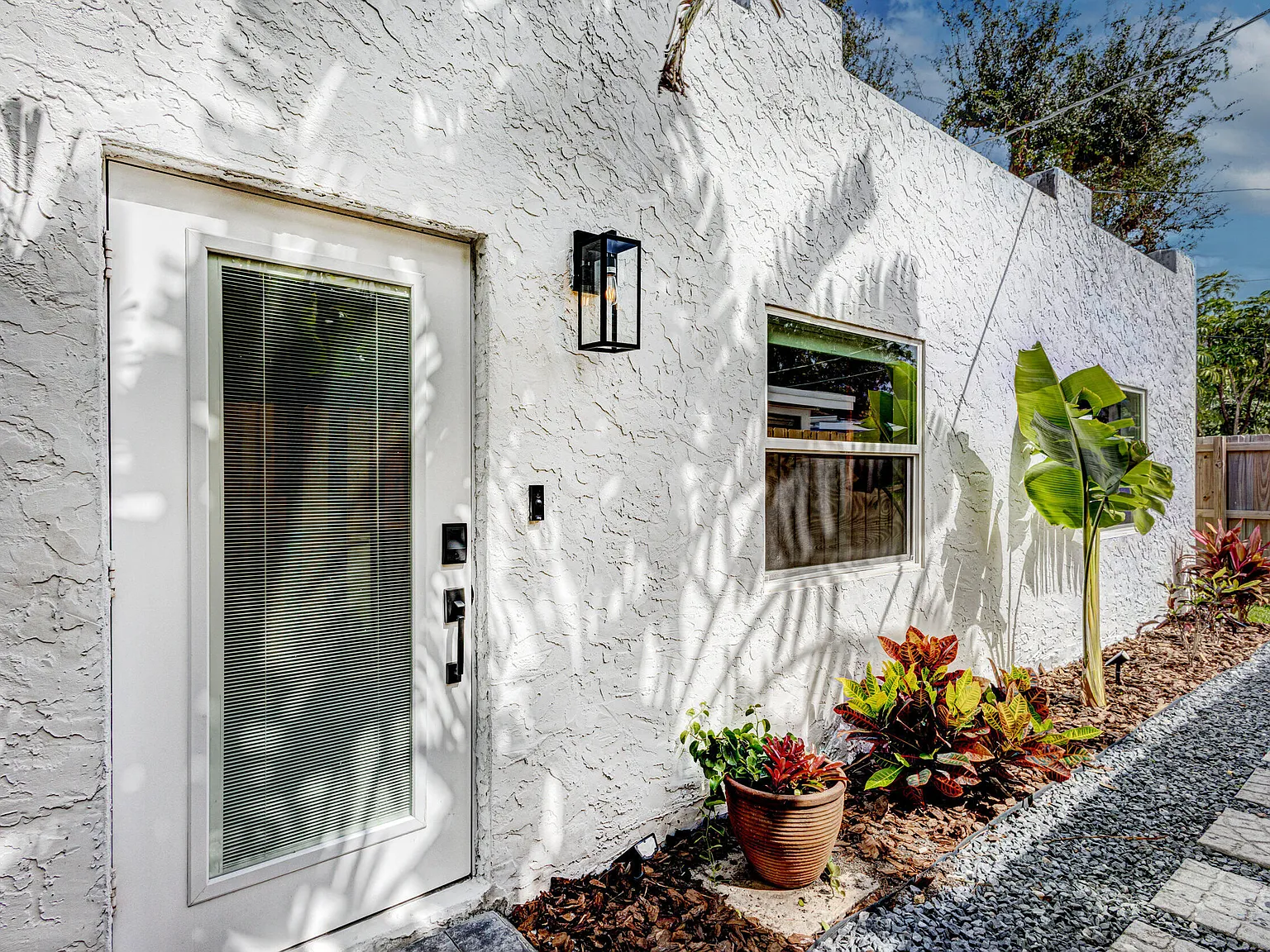 2 bed, 2.0 bath, 752 sqft, $2,595 — Photo 1