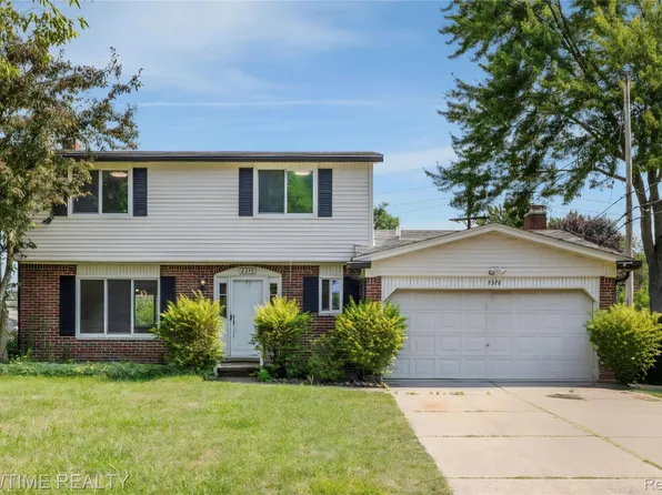 2376 Greensboro Dr, Troy, MI 48085