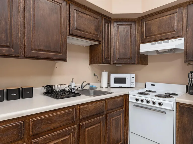 555 Highland Dr #105 — Photo 7