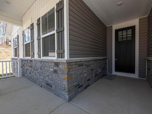 3rd image of 701 Grand View Dr