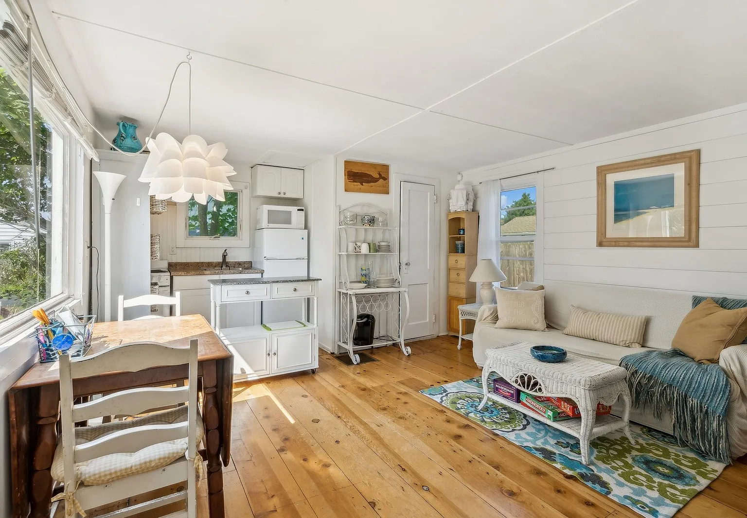 Private, Charming Westhampton Cottage! Summer +Year Round Options — Photo 3