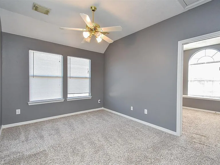 2811 Little Spring Cir — Photo 13