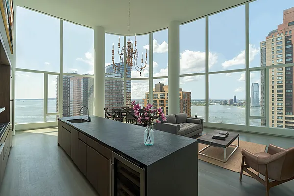 Rented by LEVEN Real Estate | media 29