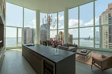 Rented by LEVEN Real Estate