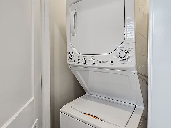 5th image of 2257 W Argyle St APT 3