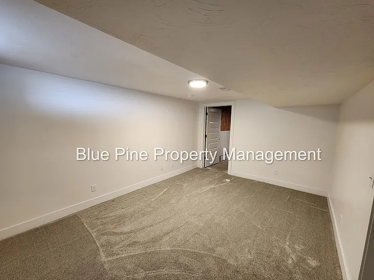 1565 S Higbee Ave — Photo 15