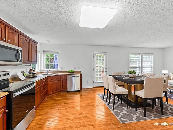 5th image of 677 Terrace Hill Trl
