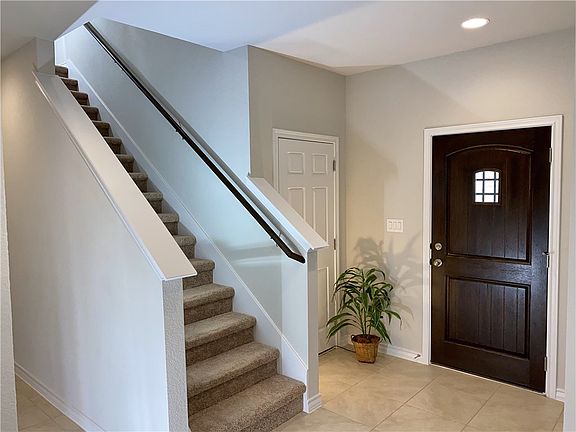 3rd image of 426 Thornless Cir