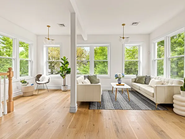 409 E 4th St, Brooklyn, NY 11218