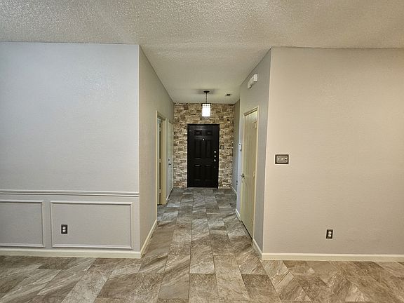 3rd image of 1608 Merritt Dr