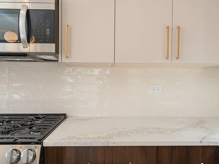 6853 W Belmont Ave #3 — Photo 10