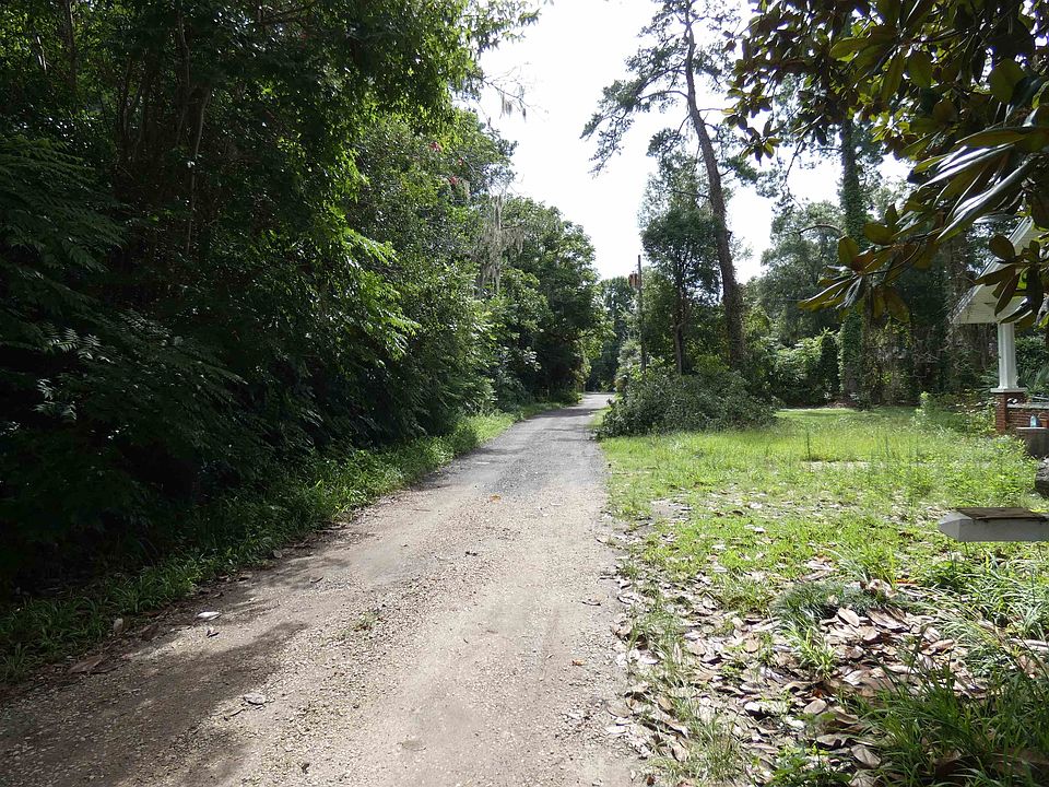 2nd image of E Dogwood St