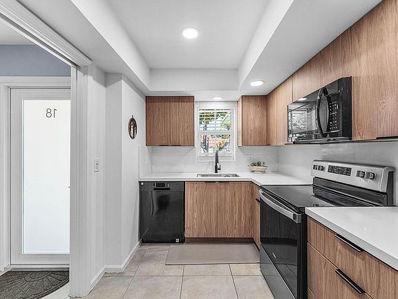 3rd image of 2840 SW 14th St APT 18