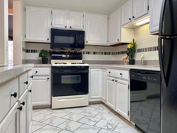 4th image of 1365 Ashland Ave APT 301