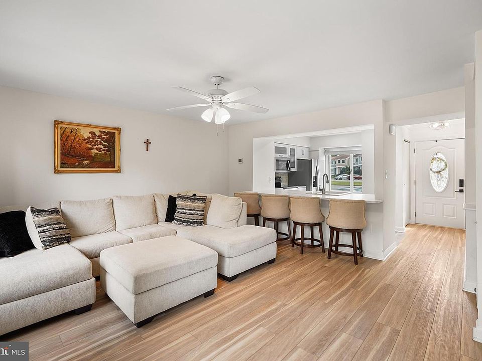 1st image of 6 Sugarland Square Ct