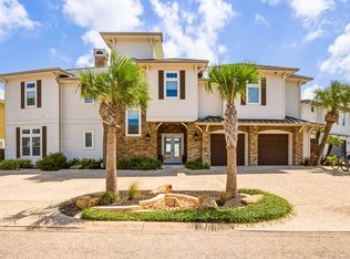 64 Blue Heron Dr, Rockport, TX 78382