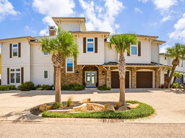 64 Blue Heron Dr, Rockport, TX 78382
