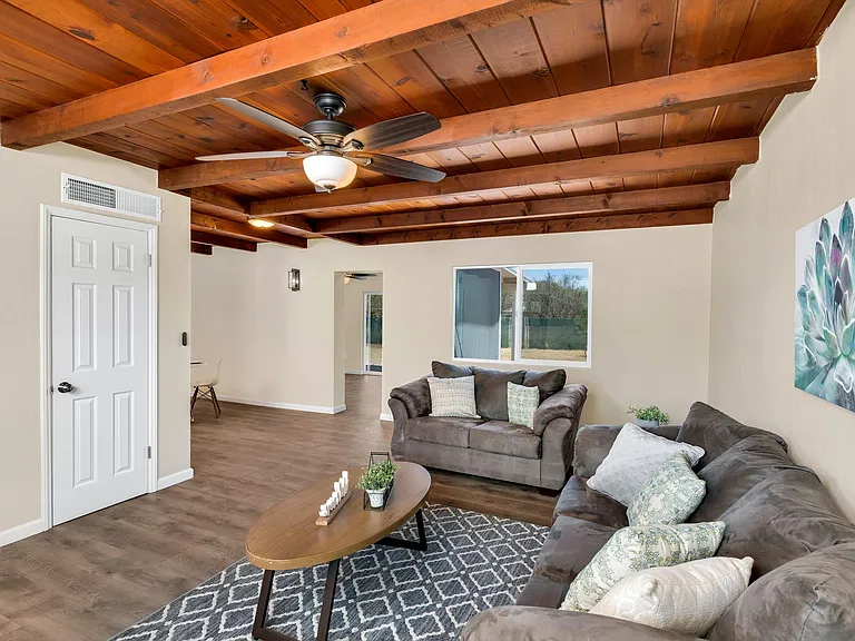 2217 E Silver St — Photo 9