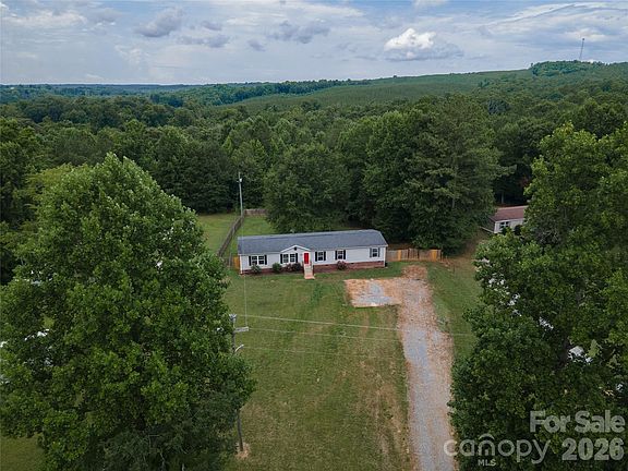 2nd image of 922 Lavender Rd