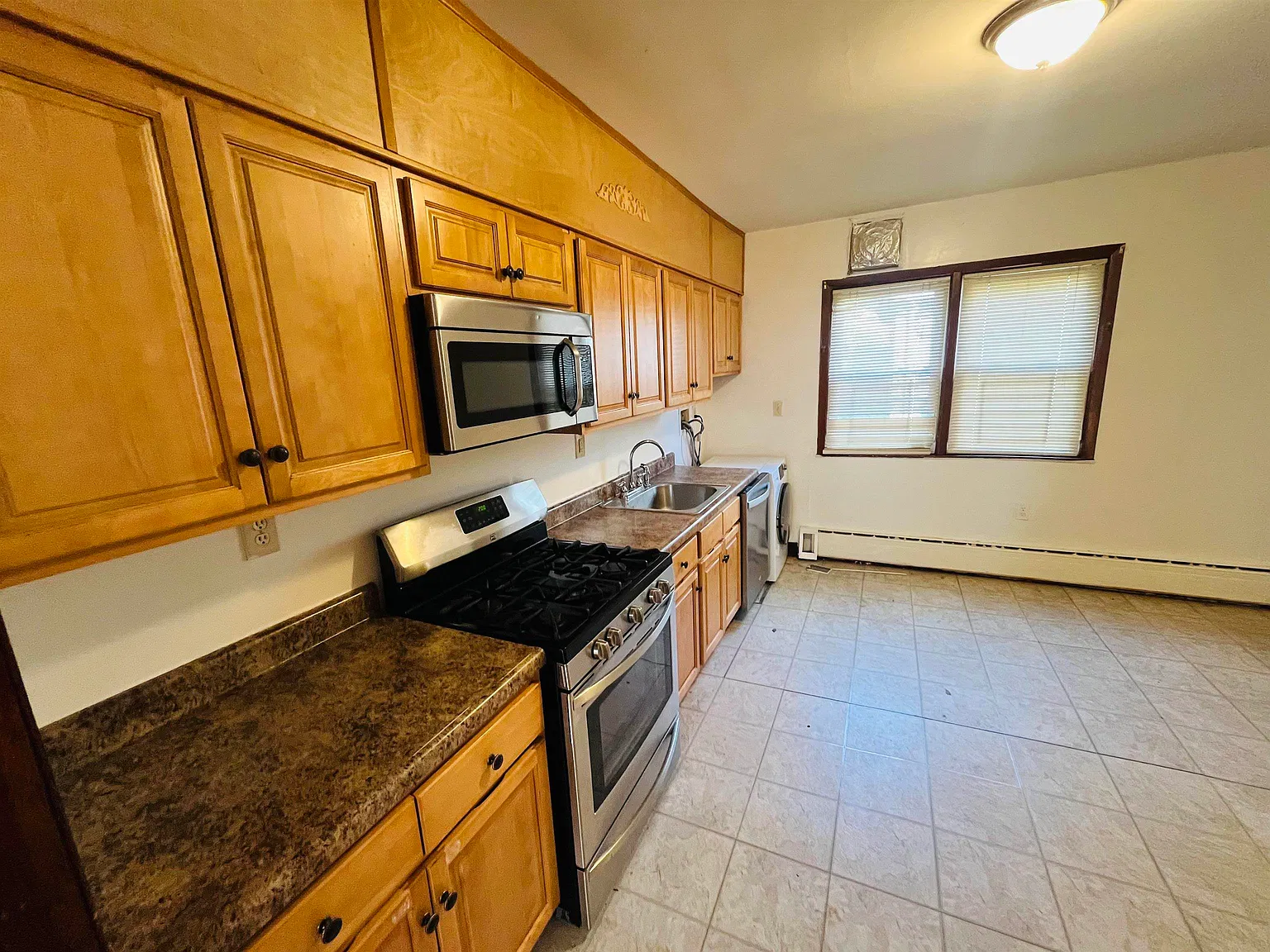 2 bed, 1.0 bath, 1000 sqft, $2,500 — Photo 4