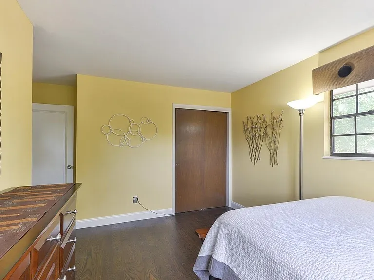 2025 Sheffield Ct — Photo 10