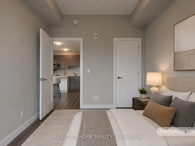 15 Queen St S #1014 — Photo 25