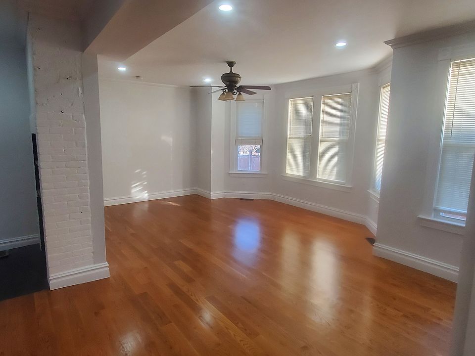 1st image of 25 Bayview Ave Floor 1