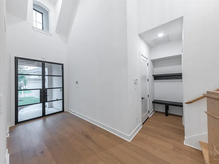 4318 Driftrose Dr — Photo 8