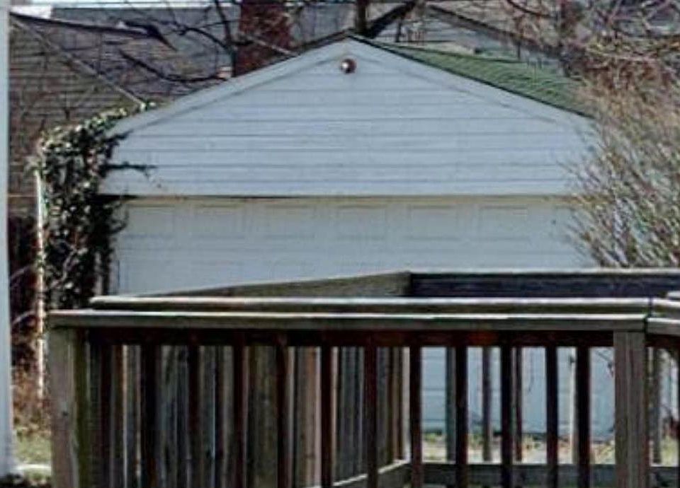 2nd image of 1129 Rosewood Ave