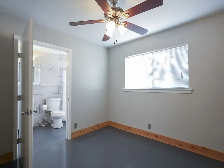 804 N Locust St — Photo 18