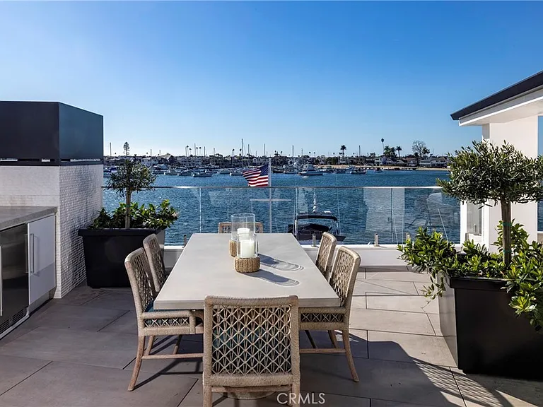 130 S Bay Front — Photo 47