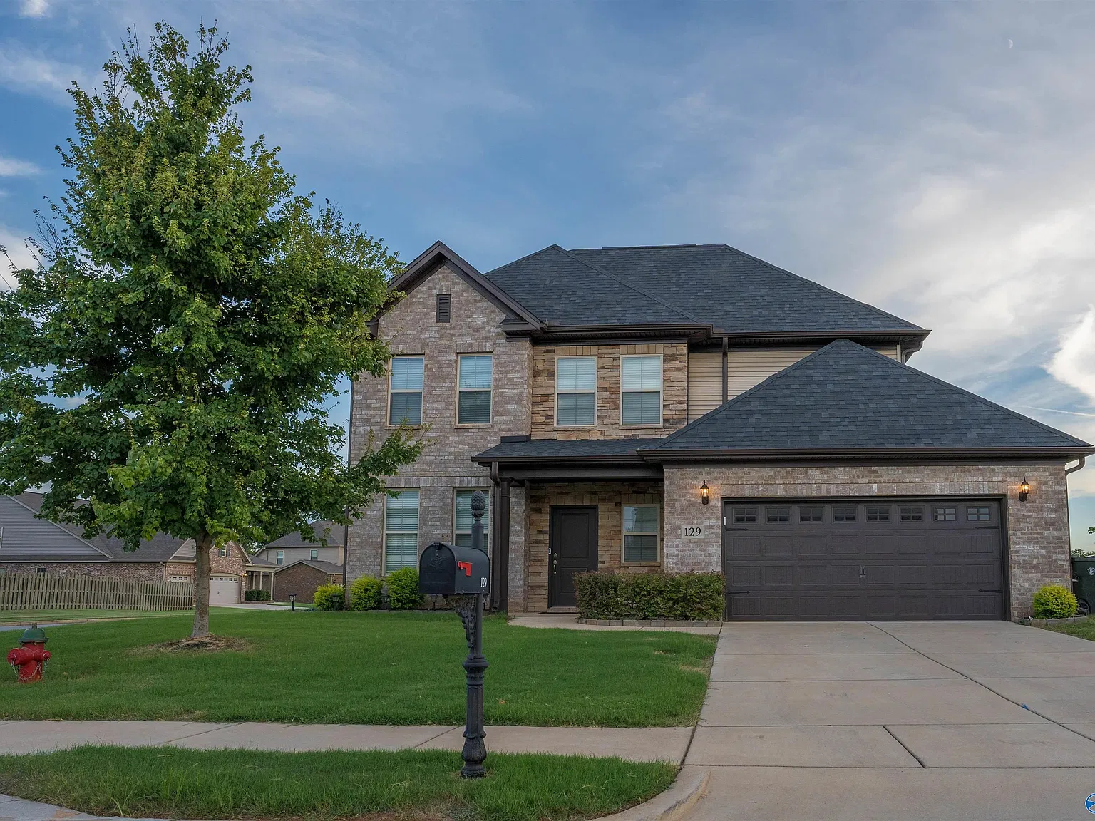 4 bed, 2.5 bath, 2278 sqft, $2,500 — Photo 3