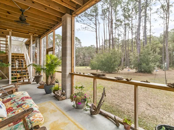 327 McClellan Ln, Mc Clellanville, SC 29458