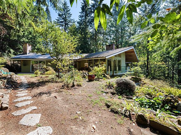 5th image of 212 Sunset Dr