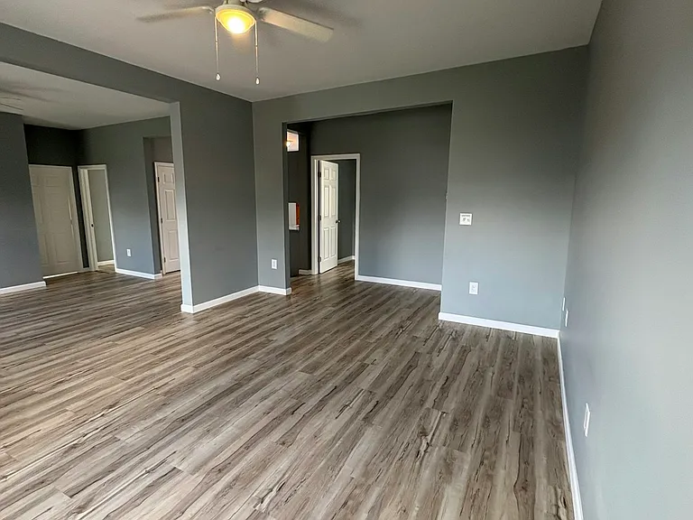 615 George St — Photo 26