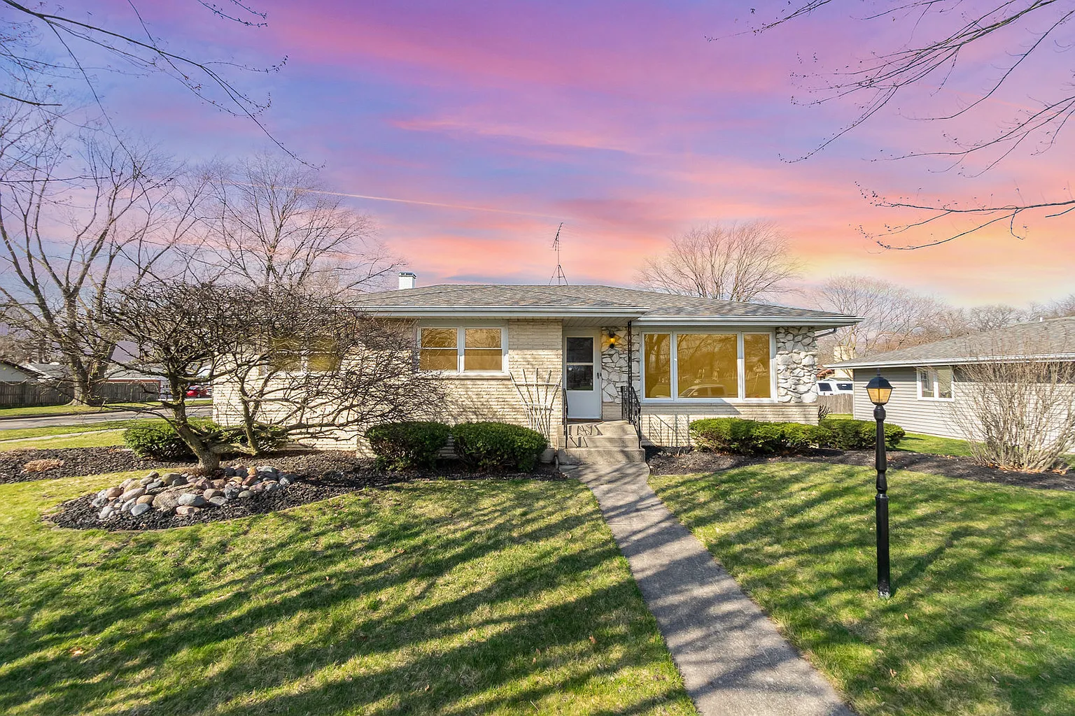 18025 Maple St photo 1