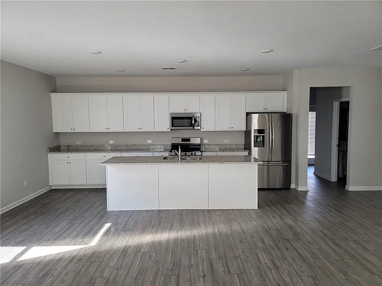 153 Golden Eagle Pkwy — Photo 2