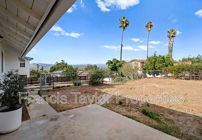 1080 Circle Dr — Photo 32