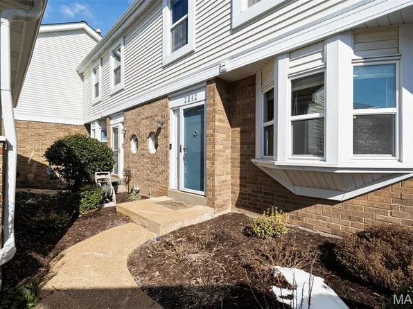 2042 Kentmore Ln, Chesterfield, MO 63017