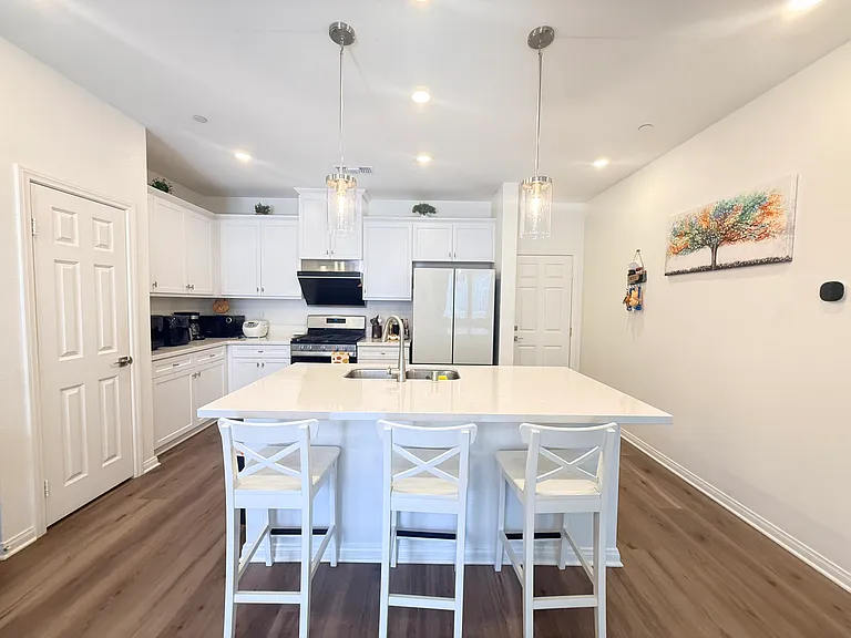 3925 E Carmel Privado — Photo 6