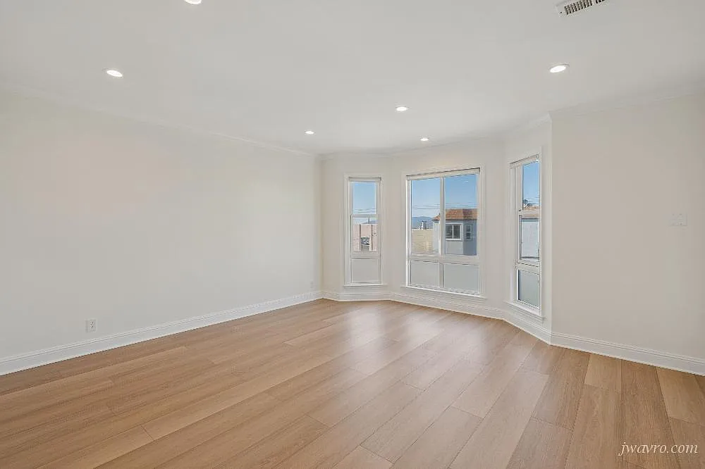 Pristine single family home. Complete remodel. — Photo 2