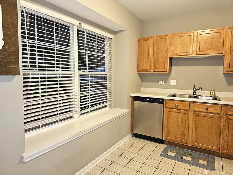 1225 N Village Dr — Photo 10