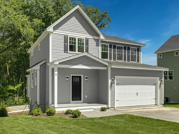 5 Briggs Cir, Ayer, MA 01432