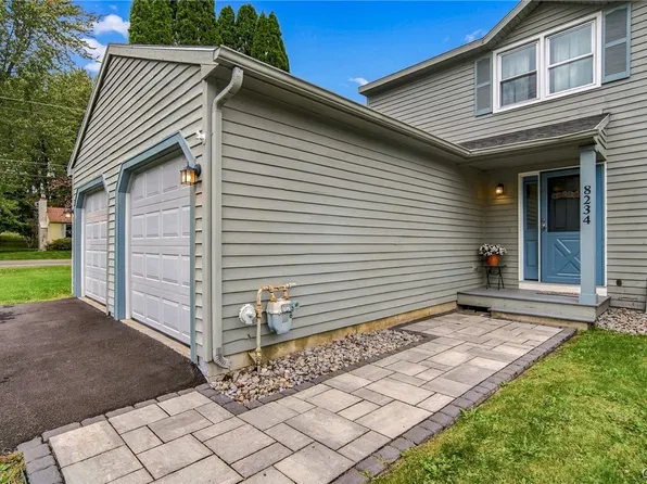8234 Vicksburg Pl, Baldwinsville, NY 13027
