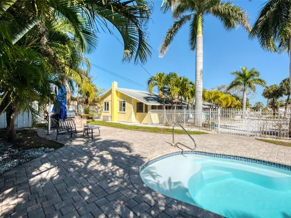 13136 4th St E, Madeira Beach, FL 33708