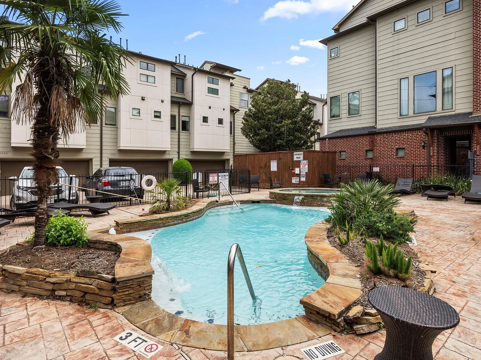 3 bed, 3.0 bath, 1784 sqft, $3,600 — Photo 3