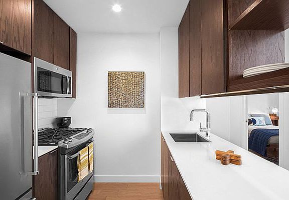 3rd image of 225 E 39th St APT 31A