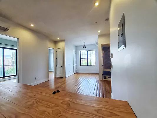 1st image of 194 Montrose Ave #4E