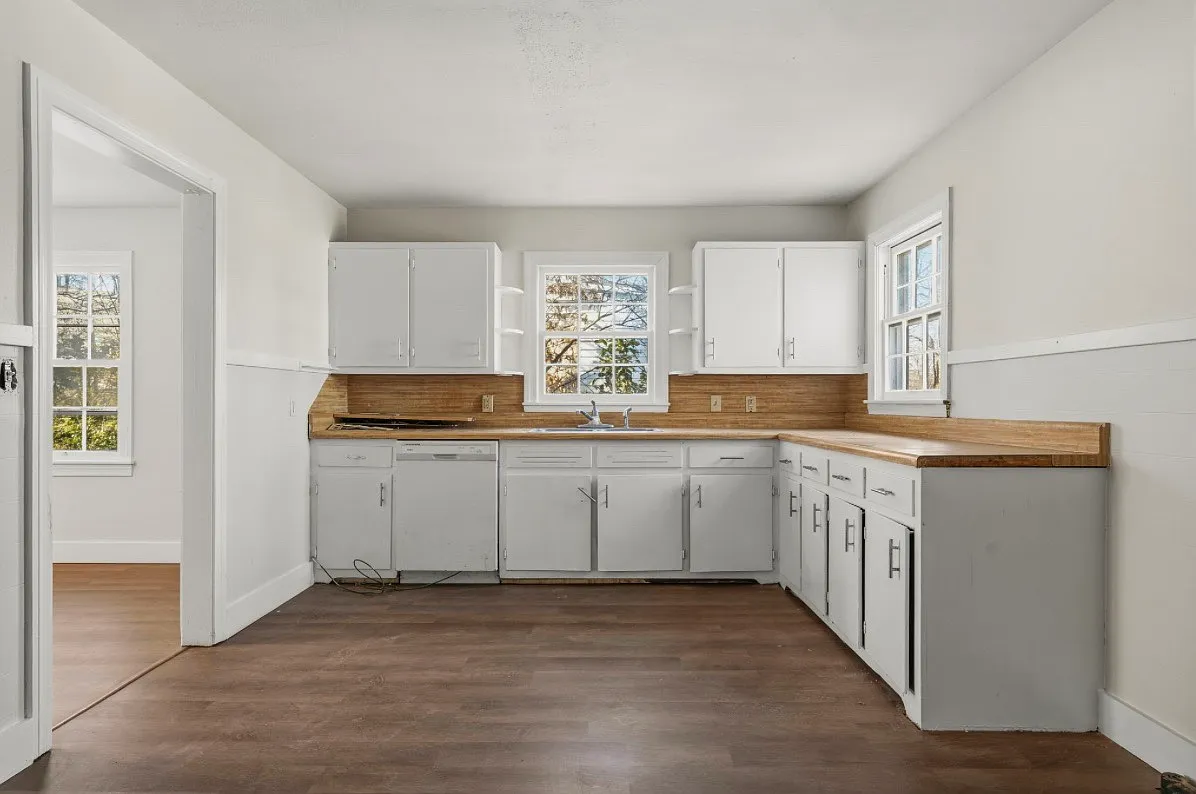 3 bed, 2280 sqft, $1,600 — Photo 2