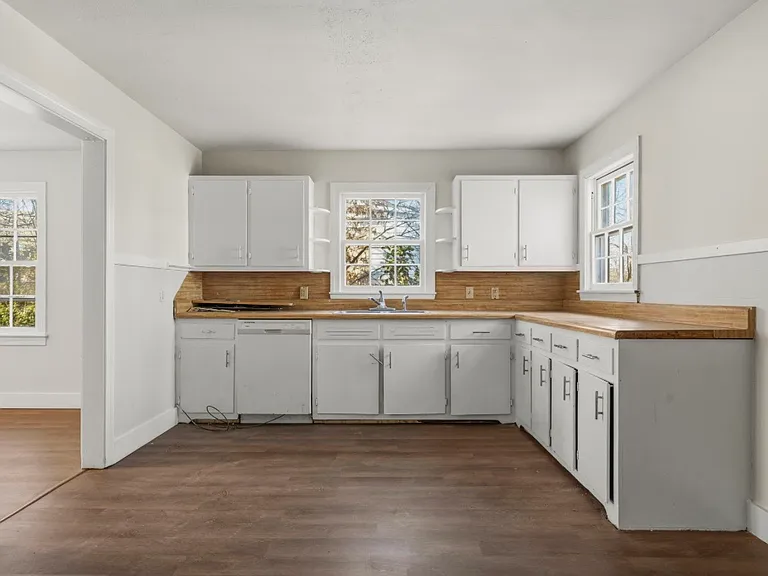 810 Old Fort Ave — Photo 2